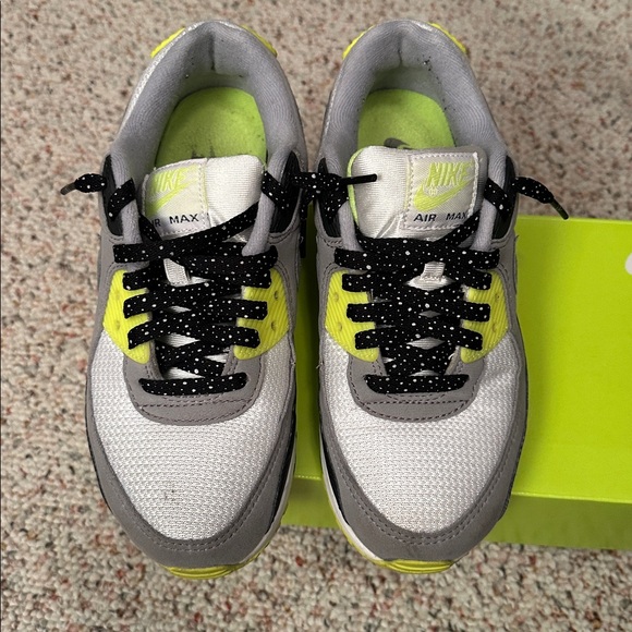 Used Women’s Air Max 90 - Picture 3 of 10